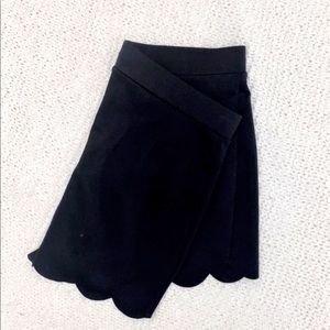black dress short with scalloped edge | size m